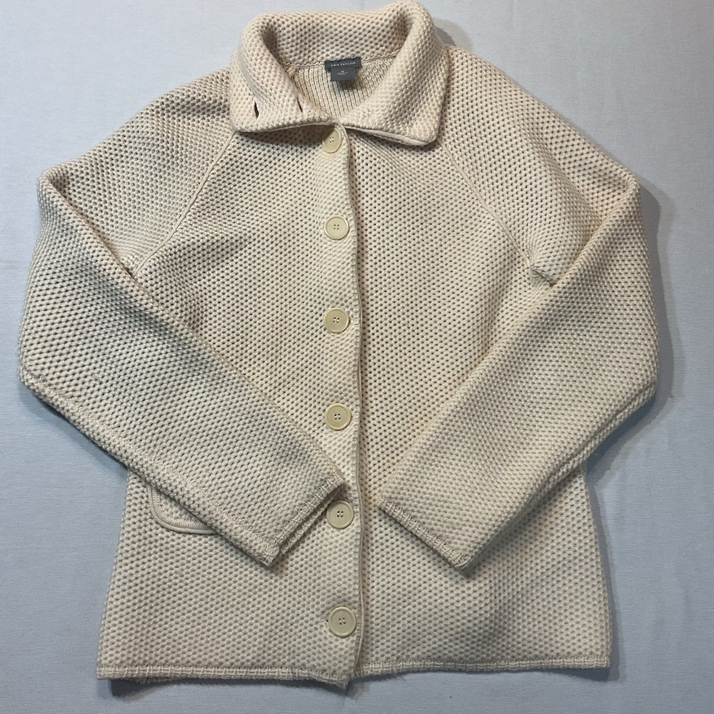 Ann Taylor Ivory Chunky Cream Knit Cardigan Five-Button Sweater Size M Collar